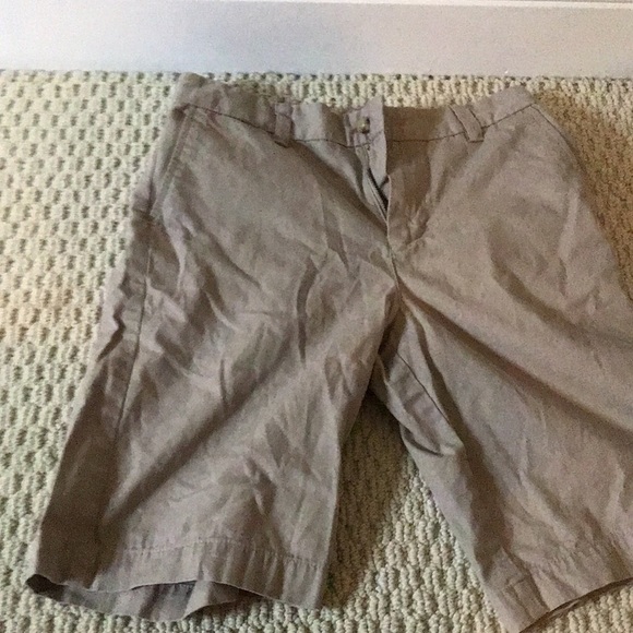 Vineyard vines shorts, 2 sweatshirts - Picture 2 of 4